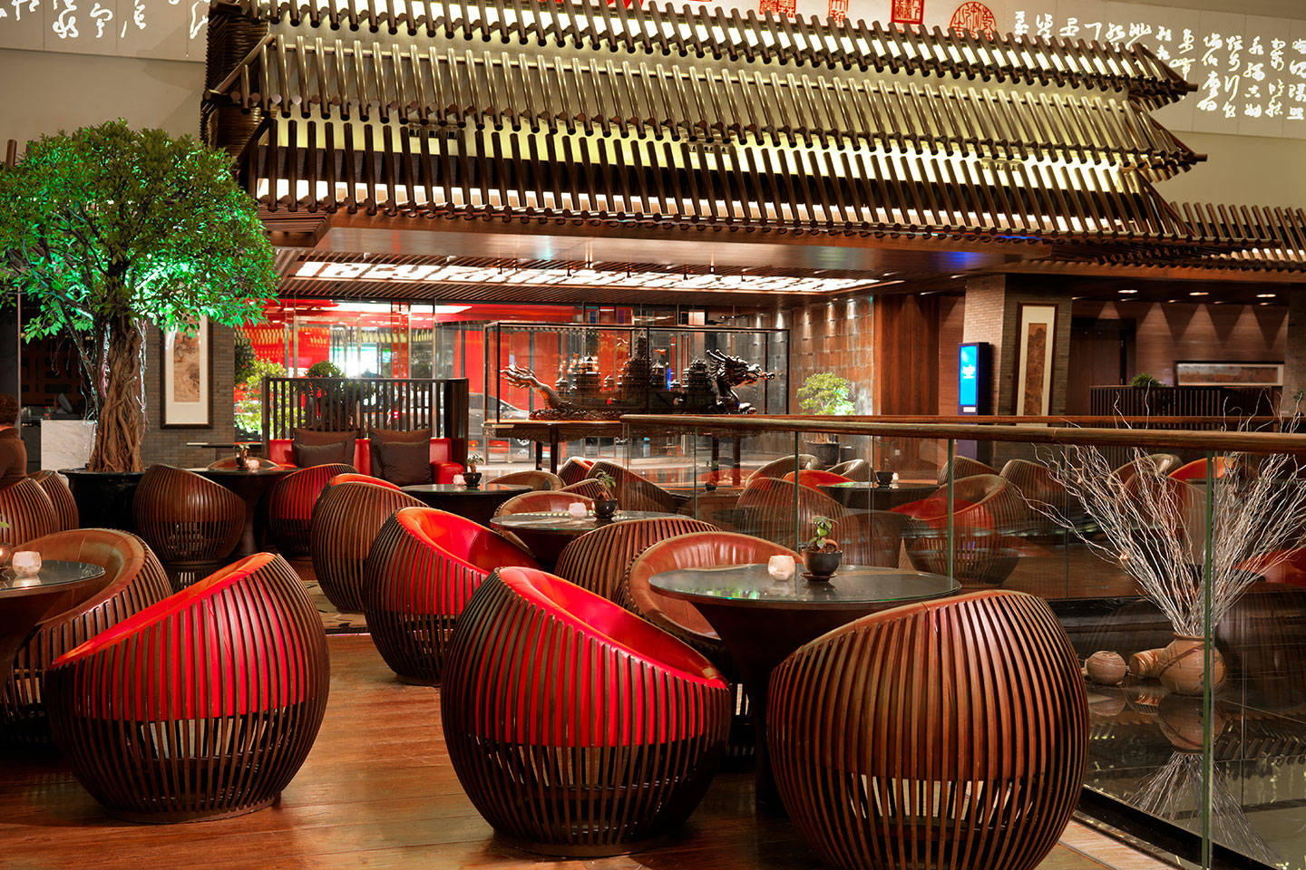 上海卓美亚喜玛拉雅酒店酒廊区的时髦座椅